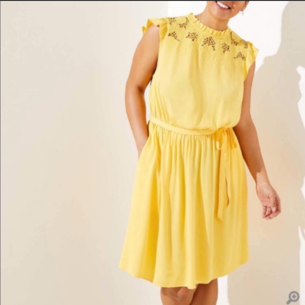 Loft yellow dress size 20 keyhole closure and gathered tie waist. Euc